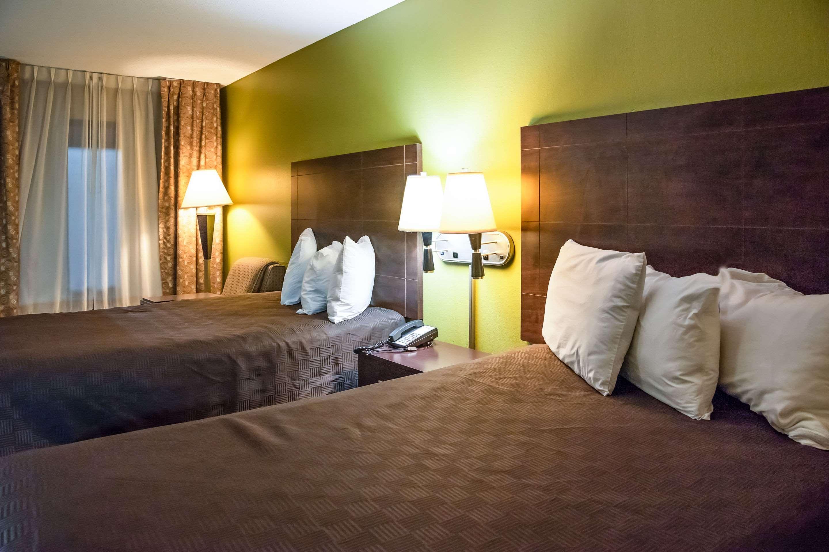 Rodeway Inn & Suites كلاركسفيل المظهر الخارجي الصورة