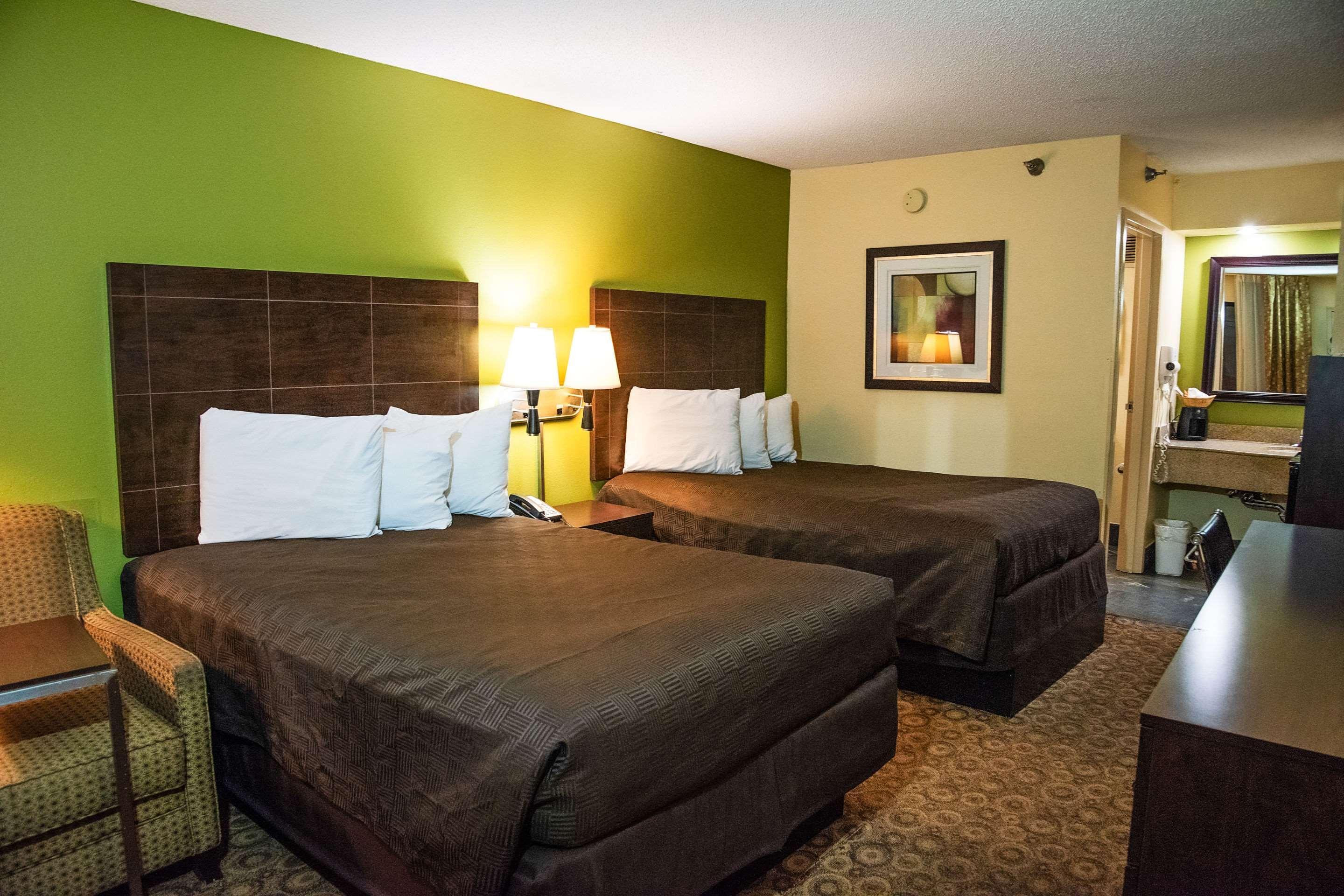 Rodeway Inn & Suites كلاركسفيل المظهر الخارجي الصورة