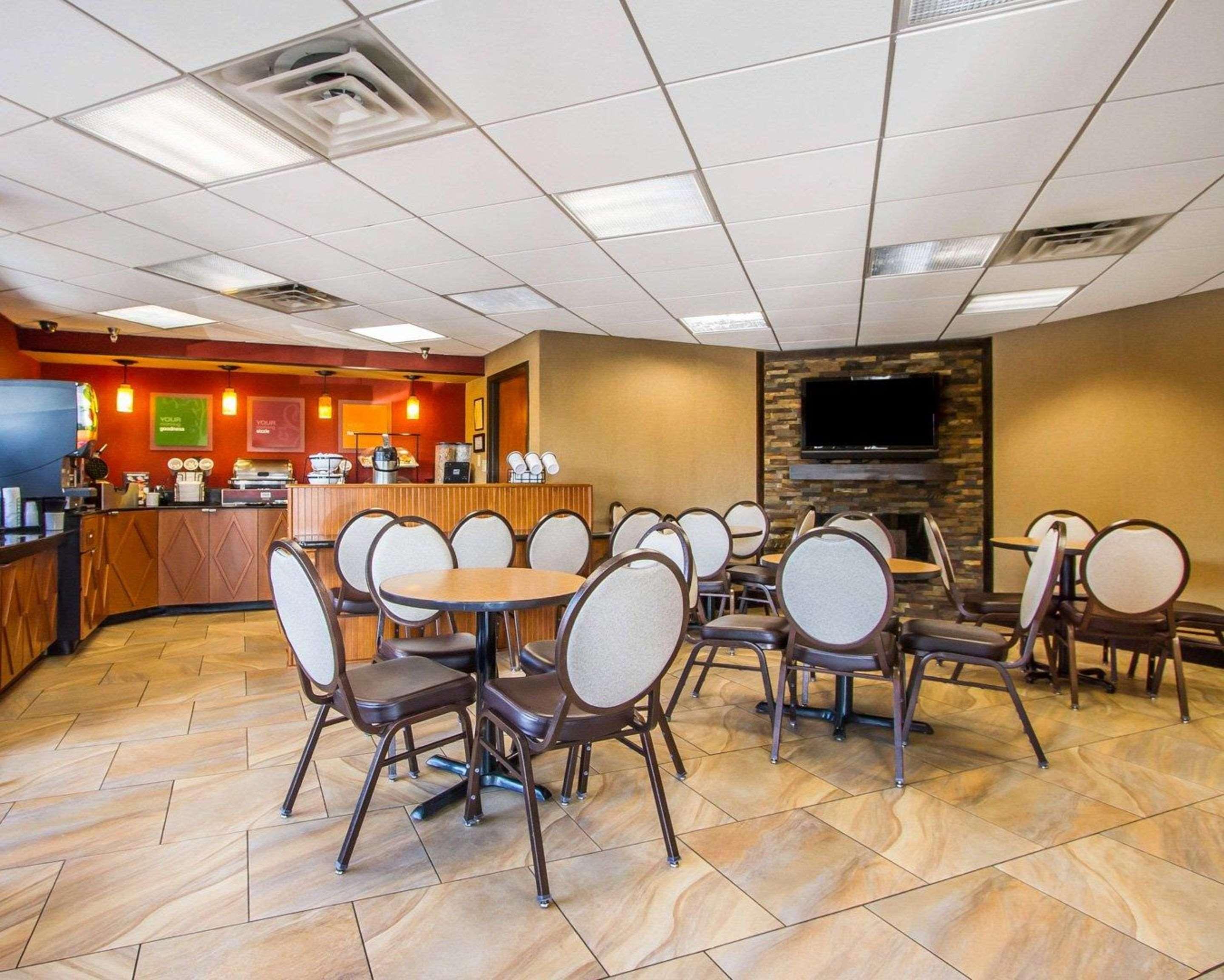 Rodeway Inn & Suites كلاركسفيل المظهر الخارجي الصورة