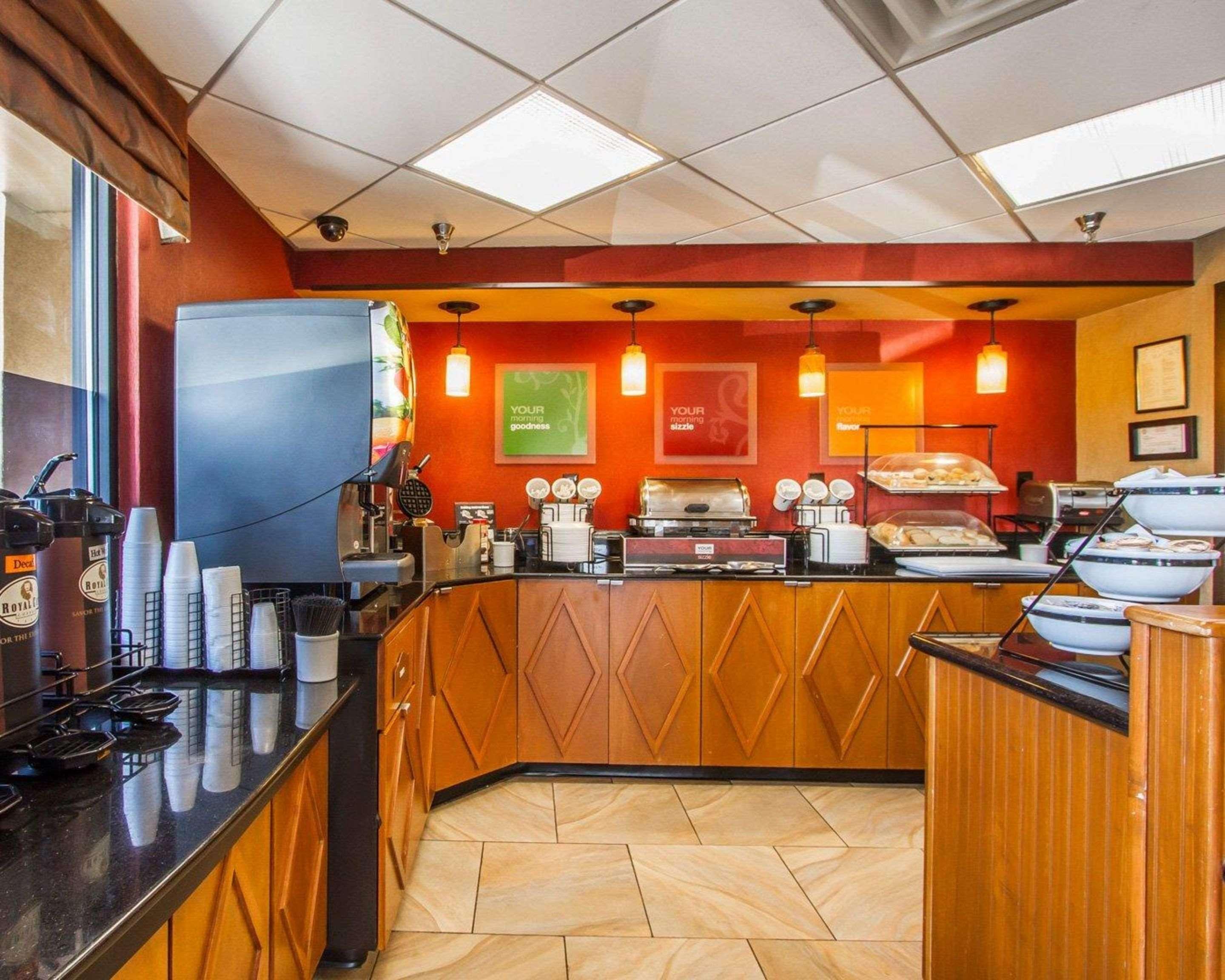 Rodeway Inn & Suites كلاركسفيل المظهر الخارجي الصورة
