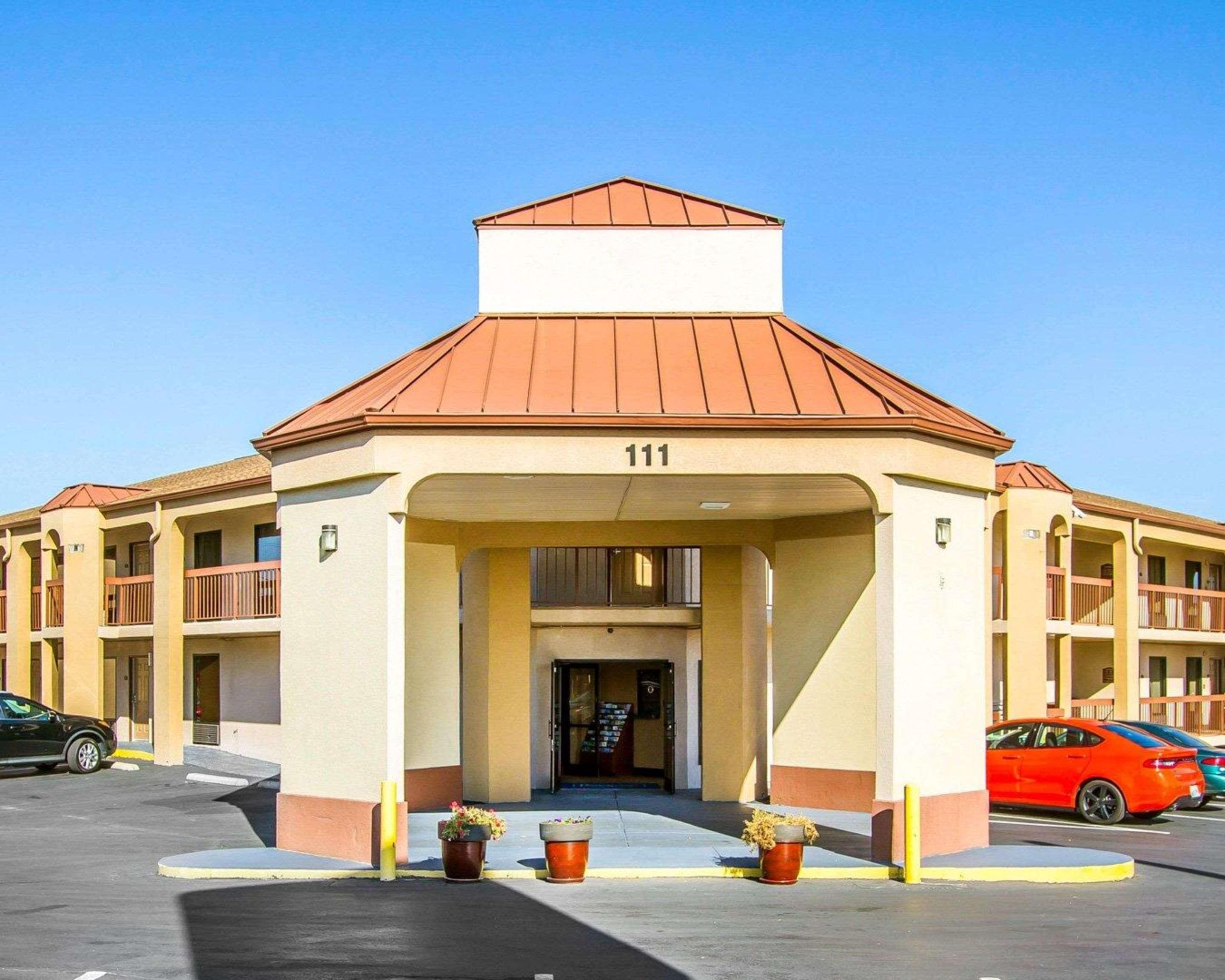 Rodeway Inn & Suites كلاركسفيل المظهر الخارجي الصورة