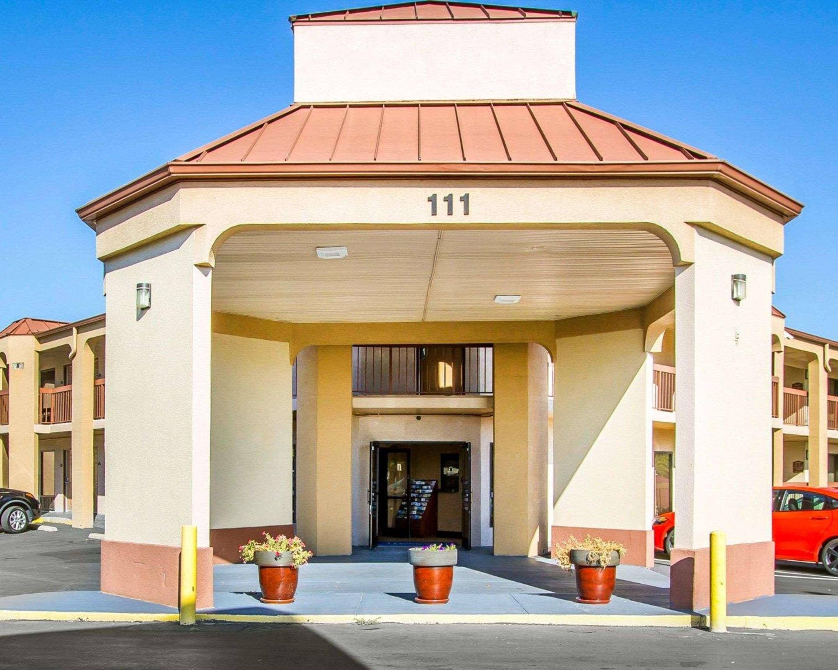 Rodeway Inn & Suites كلاركسفيل المظهر الخارجي الصورة