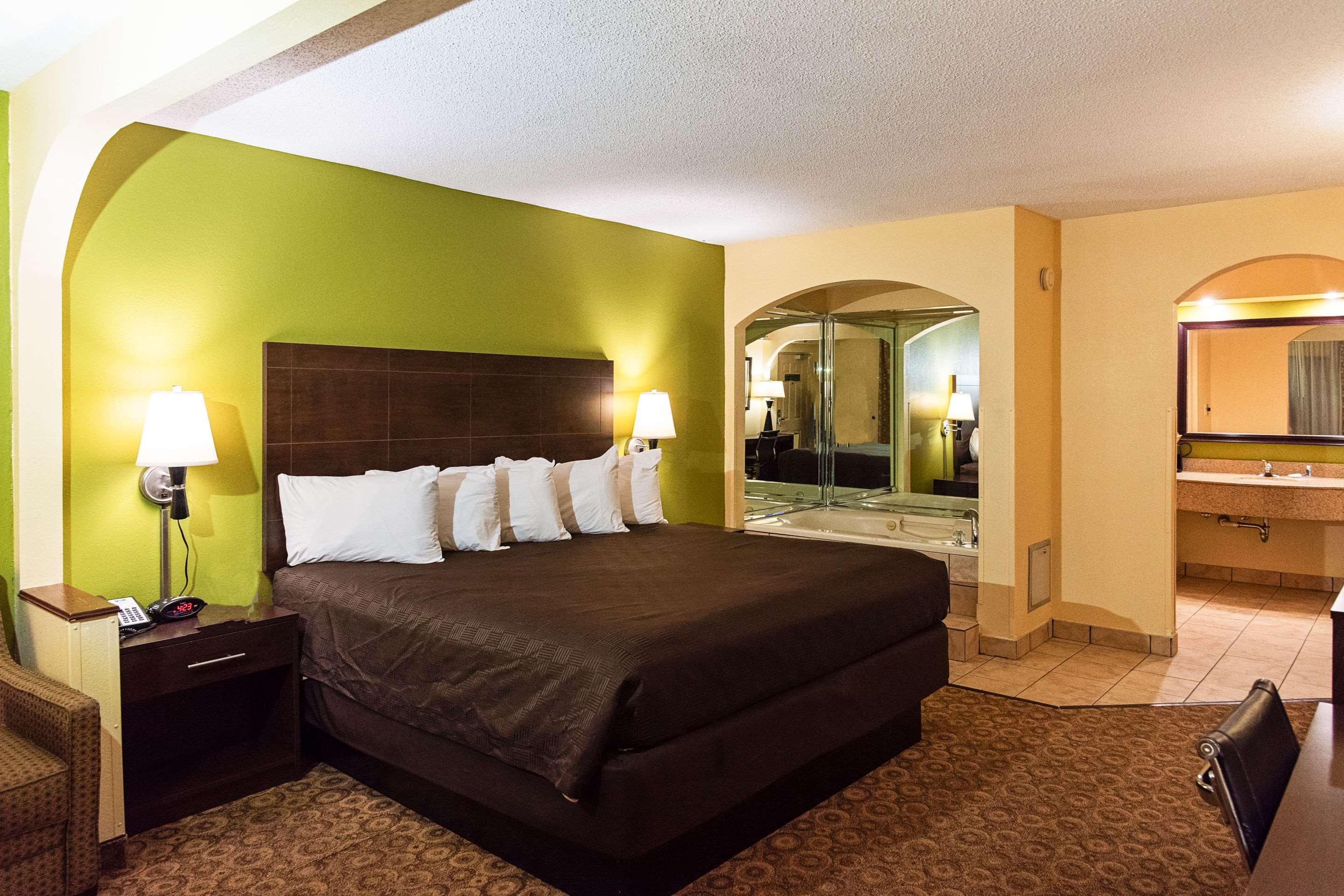 Rodeway Inn & Suites كلاركسفيل المظهر الخارجي الصورة