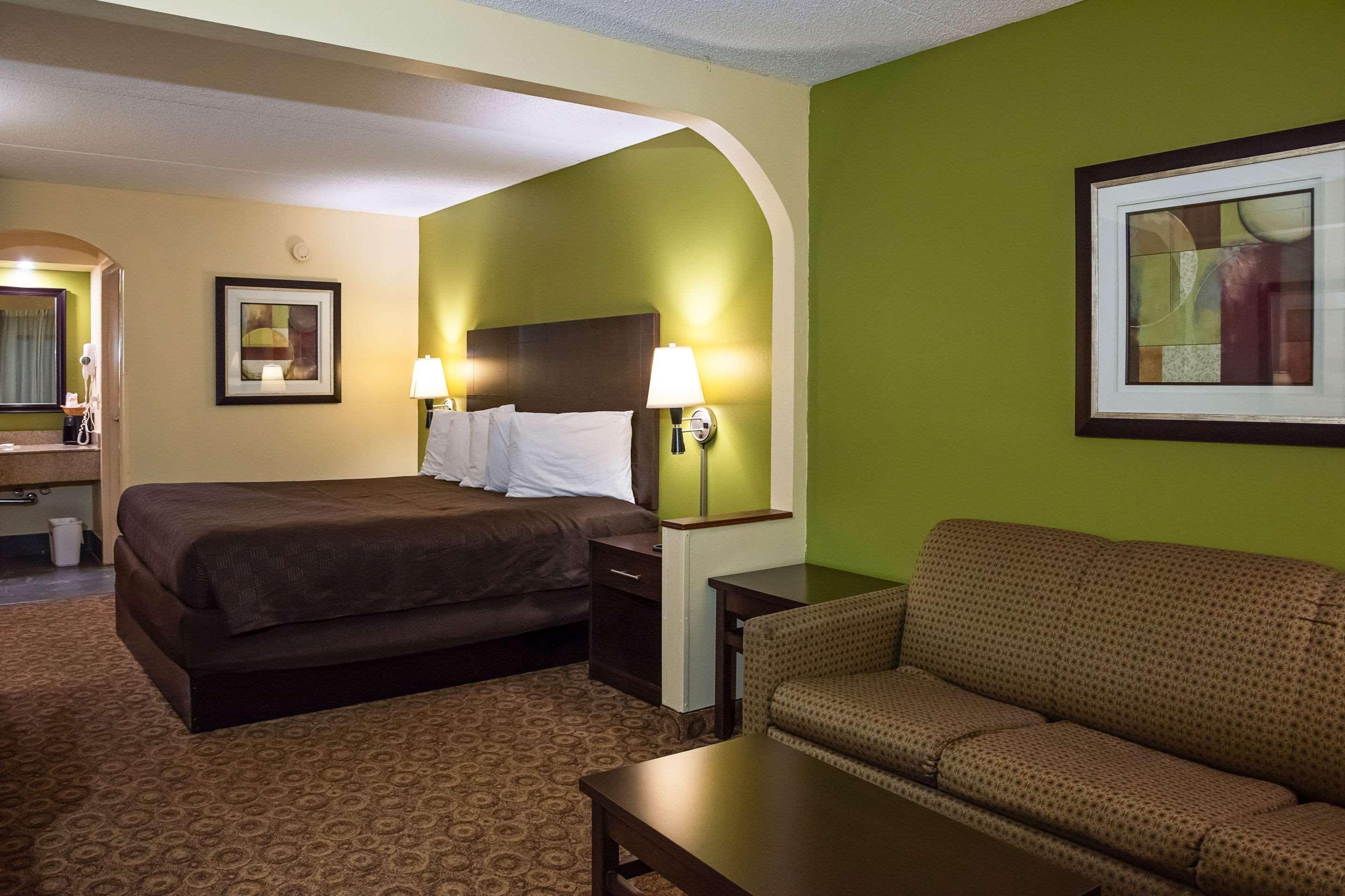 Rodeway Inn & Suites كلاركسفيل المظهر الخارجي الصورة