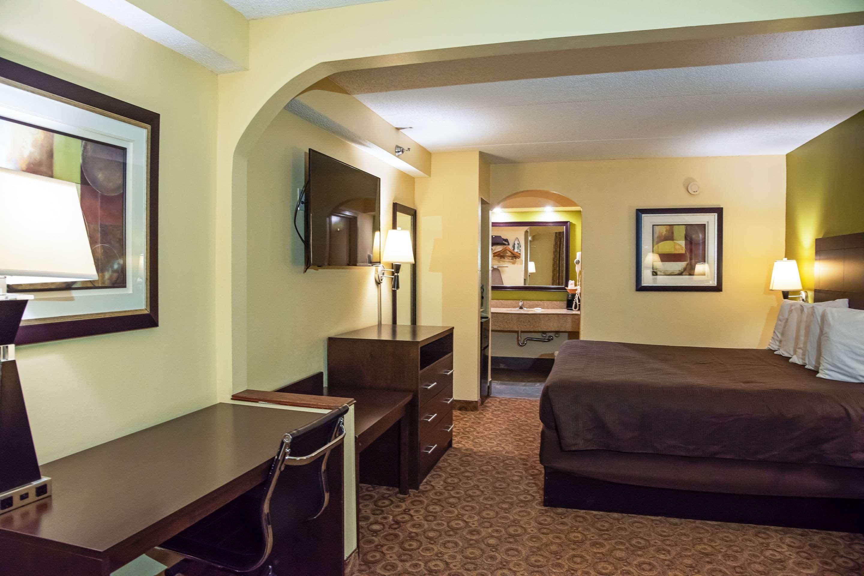 Rodeway Inn & Suites كلاركسفيل المظهر الخارجي الصورة