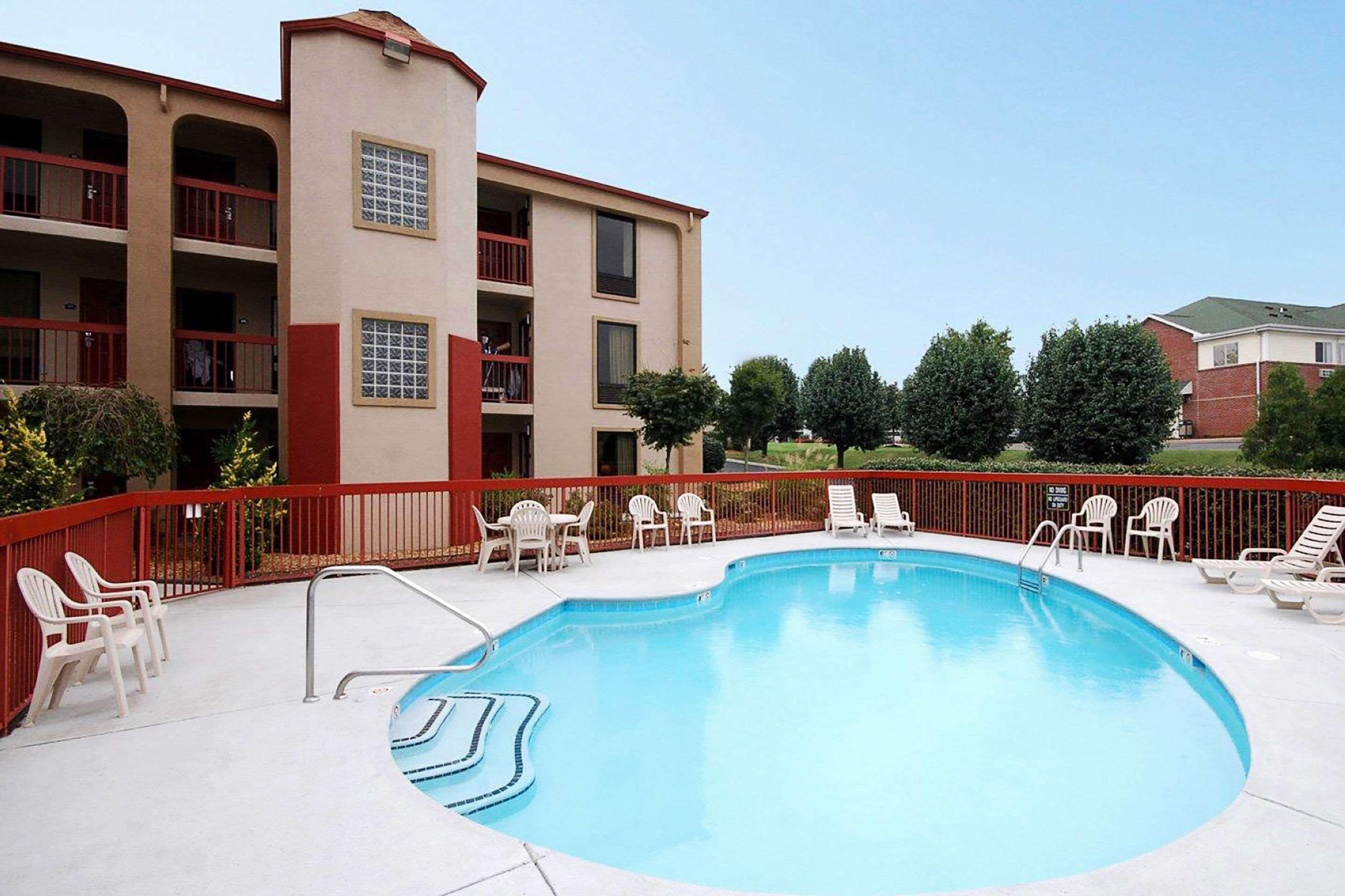 Rodeway Inn & Suites كلاركسفيل المظهر الخارجي الصورة
