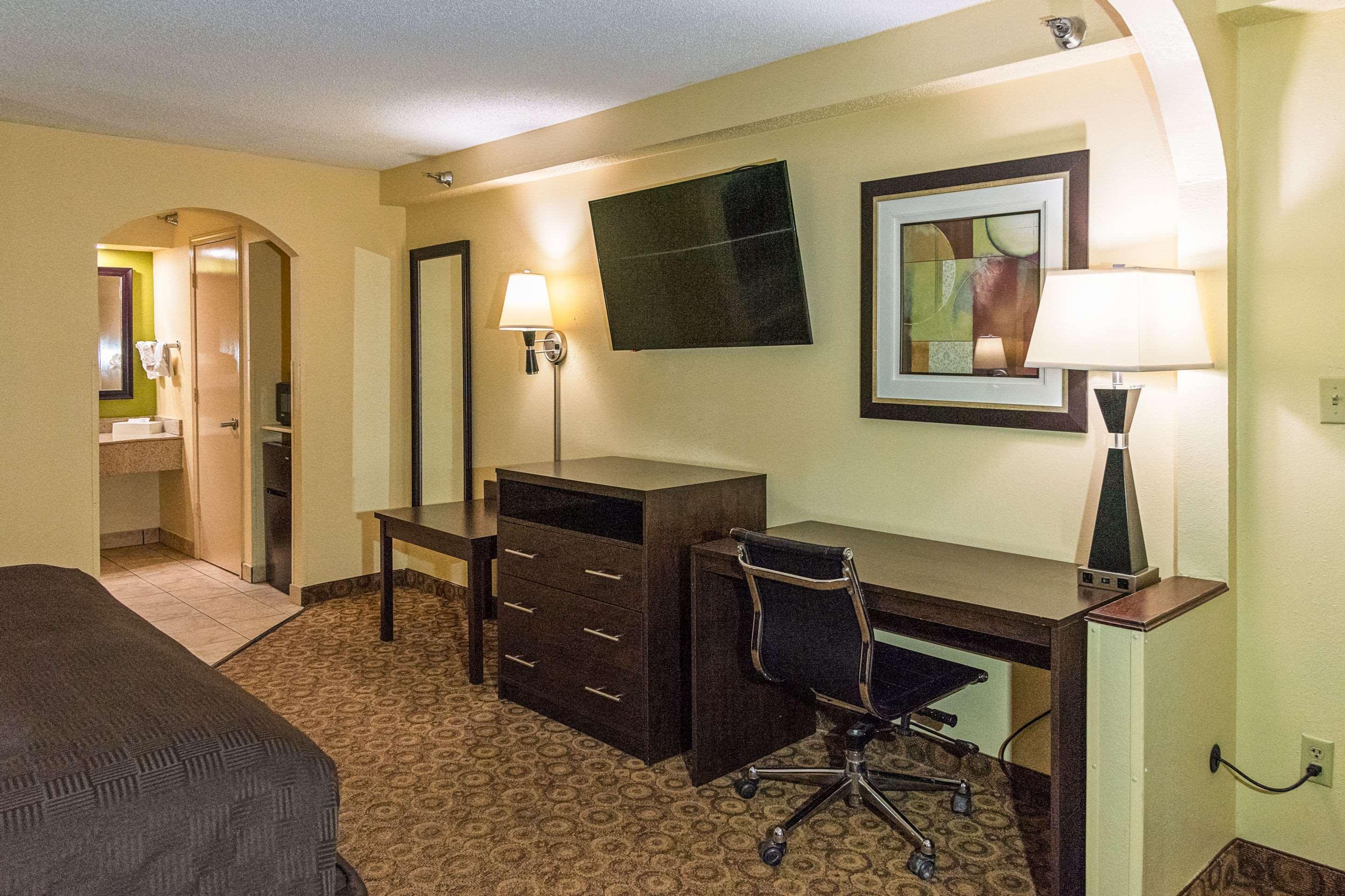 Rodeway Inn & Suites كلاركسفيل المظهر الخارجي الصورة