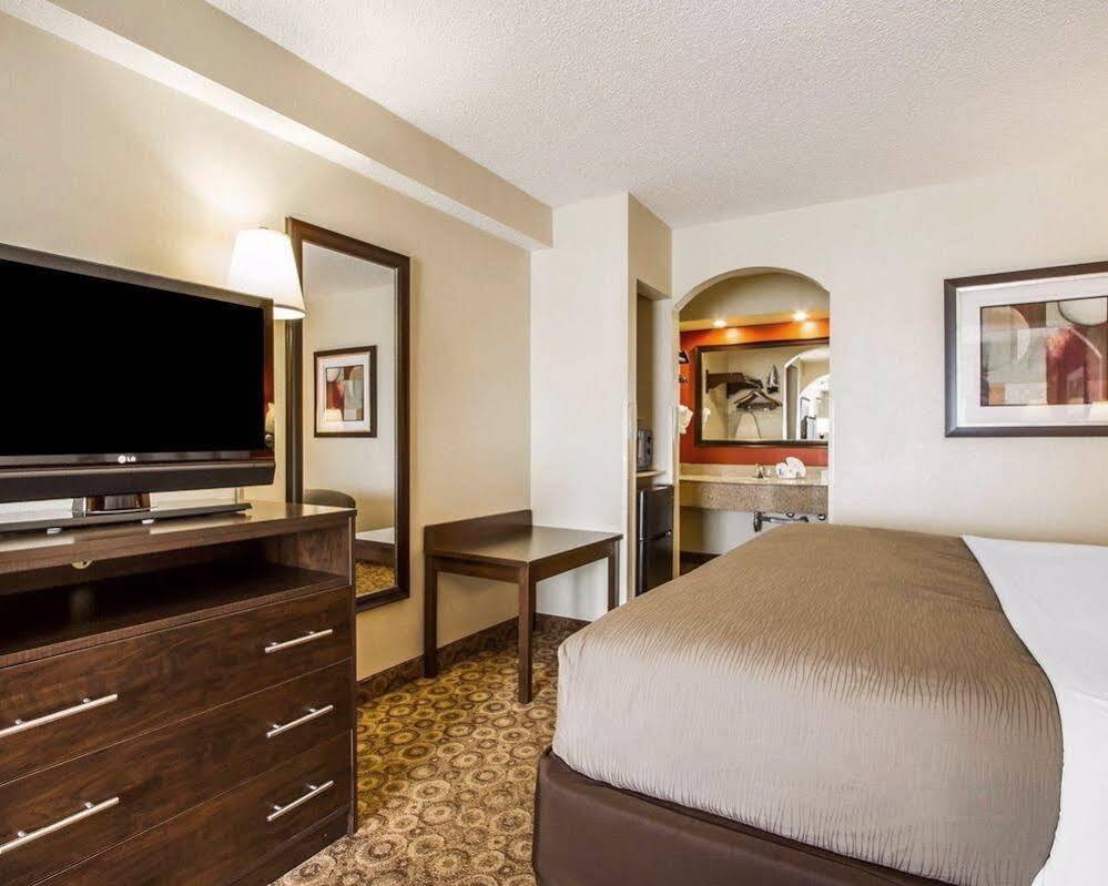 Rodeway Inn & Suites كلاركسفيل المظهر الخارجي الصورة
