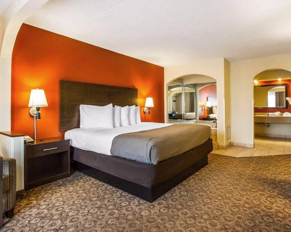 Rodeway Inn & Suites كلاركسفيل المظهر الخارجي الصورة