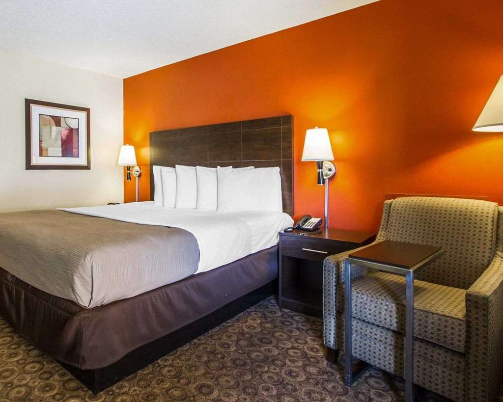 Rodeway Inn & Suites كلاركسفيل الغرفة الصورة