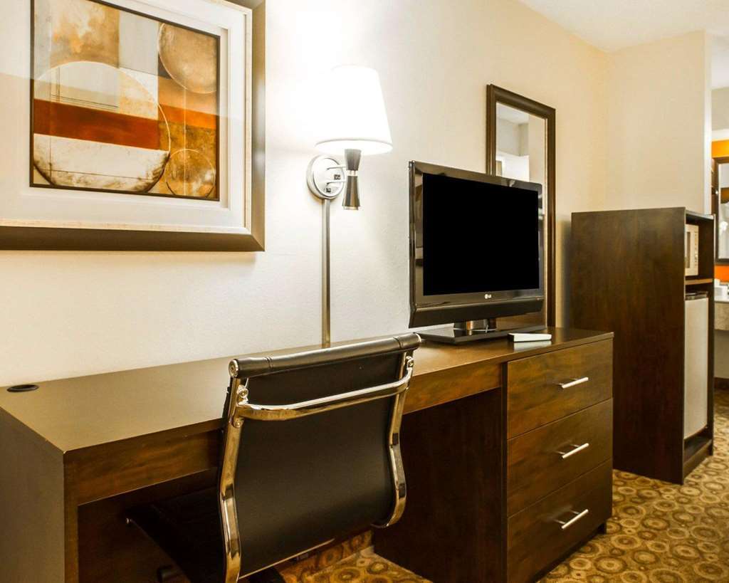 Rodeway Inn & Suites كلاركسفيل الغرفة الصورة
