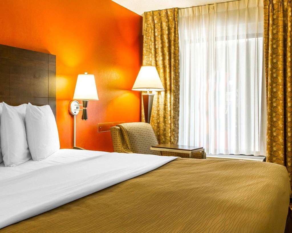 Rodeway Inn & Suites كلاركسفيل الغرفة الصورة