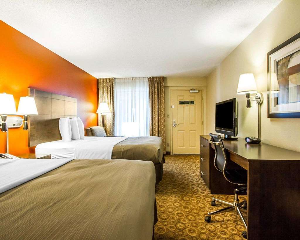 Rodeway Inn & Suites كلاركسفيل الغرفة الصورة