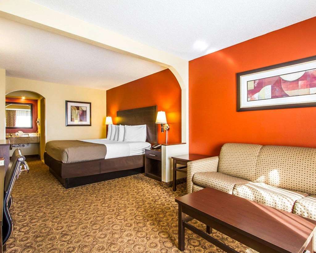 Rodeway Inn & Suites كلاركسفيل الغرفة الصورة